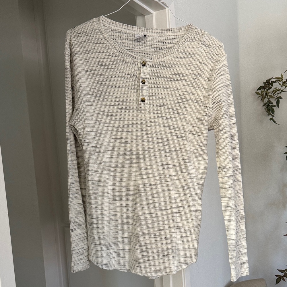 Urban Outfitters Off White & Gray Long Sleeve Henley Looks like Quince Shirt